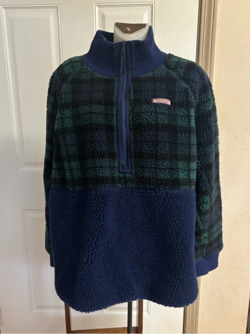Large Vineyard Vines Blackwatch black/blue Sherpa Half Zip Pullover.  In EUC!